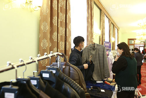 Төрийн ордонд сар шинийн үзэсгэлэн худалдаа болж байна